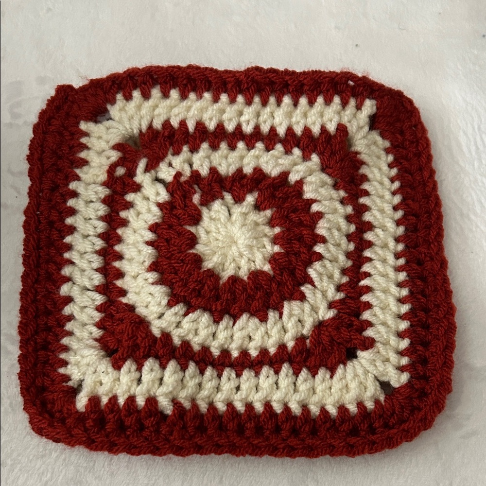 Flower pouch with zipper Handmade Crochet Square with 3D Flower - Red & Cream - Picture 3 of 3